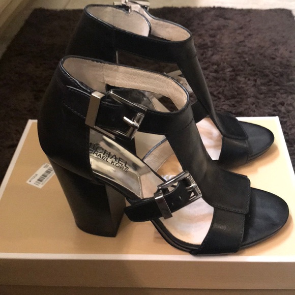 Micheal Kors black sandals - Picture 2 of 4